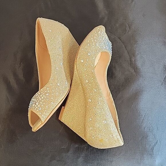 BRAND NEW DE BLOSSOM COLLECTION HALF-3 PEEP TOE SPARKLE EMBELLISHMENTS WEDGE - Picture 8 of 16